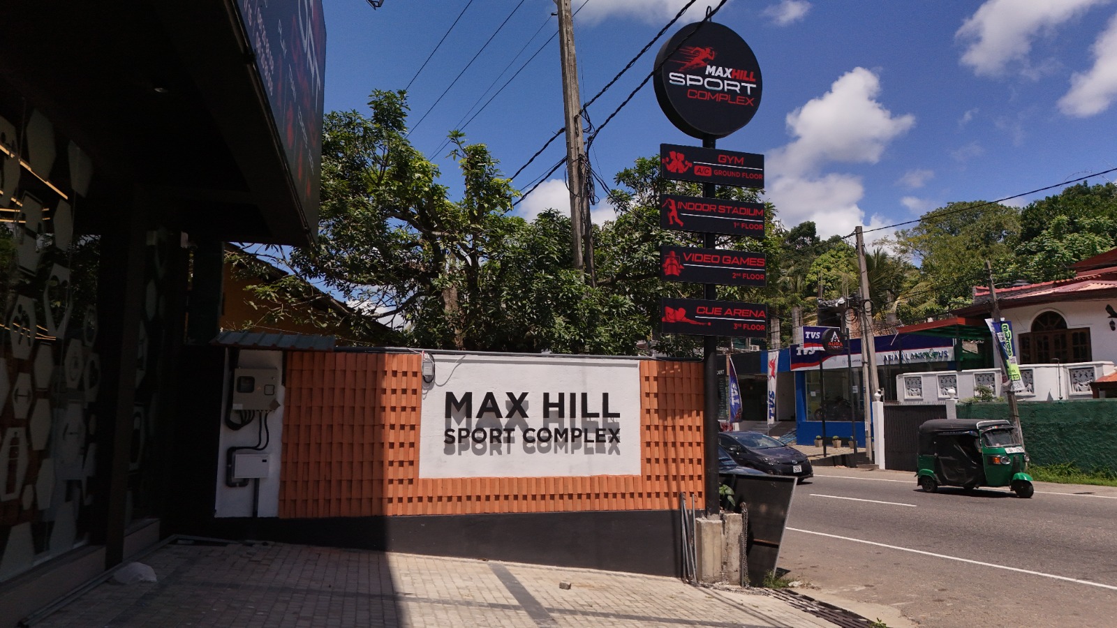 MAX HILL Fit Lab treadmills and cardio zone