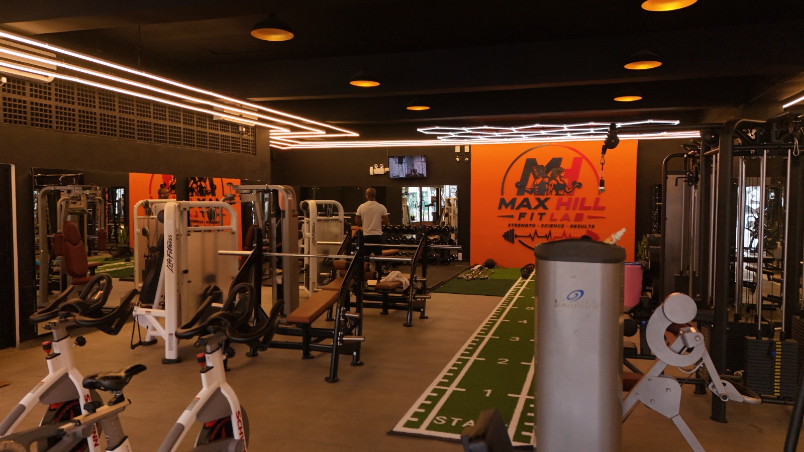 Training floor at MAX HILL Fit Lab