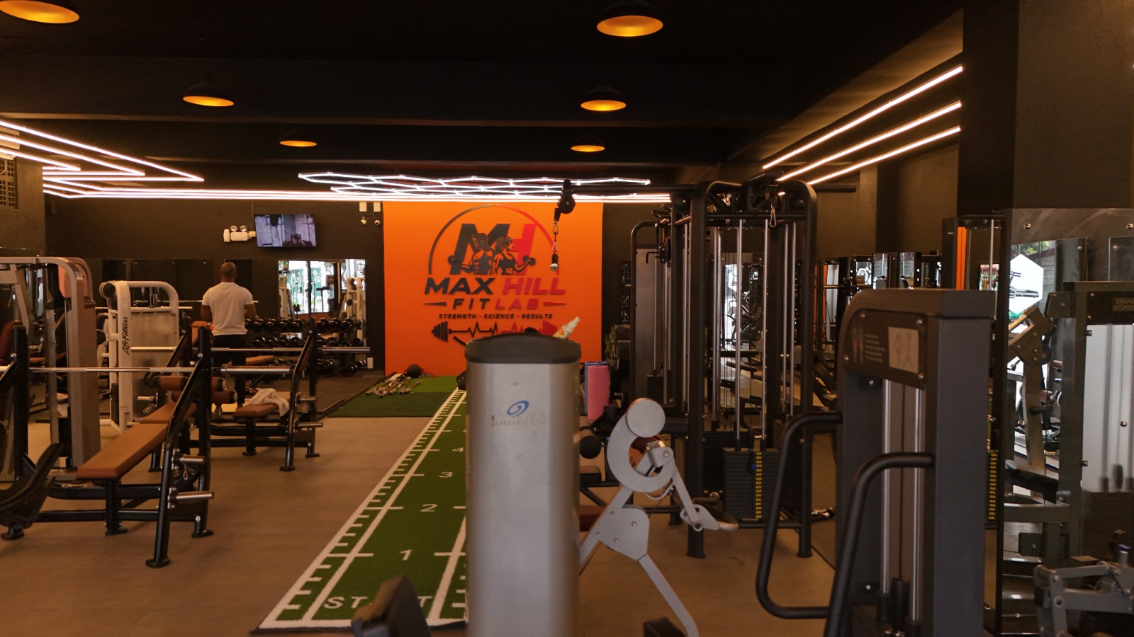 MAX HILL gym cardio machines