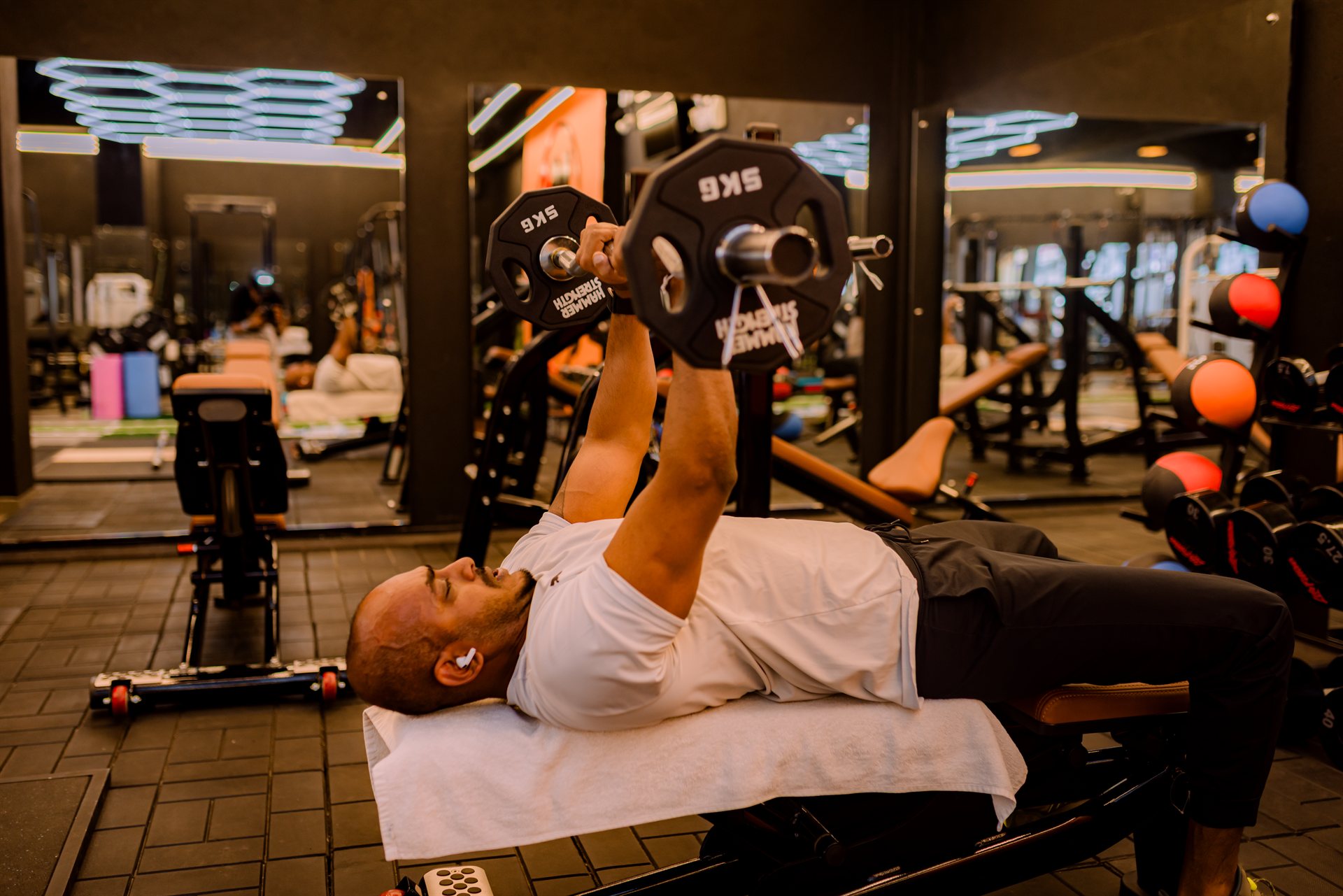 MAX HILL gym equipment and machines
